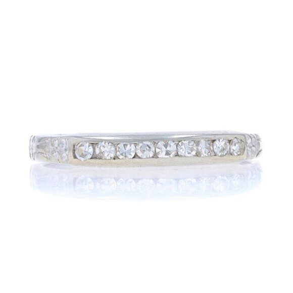 Size: 5 3/4Era: Art DecoMetal Content: 18k White GoldStone InformationNa